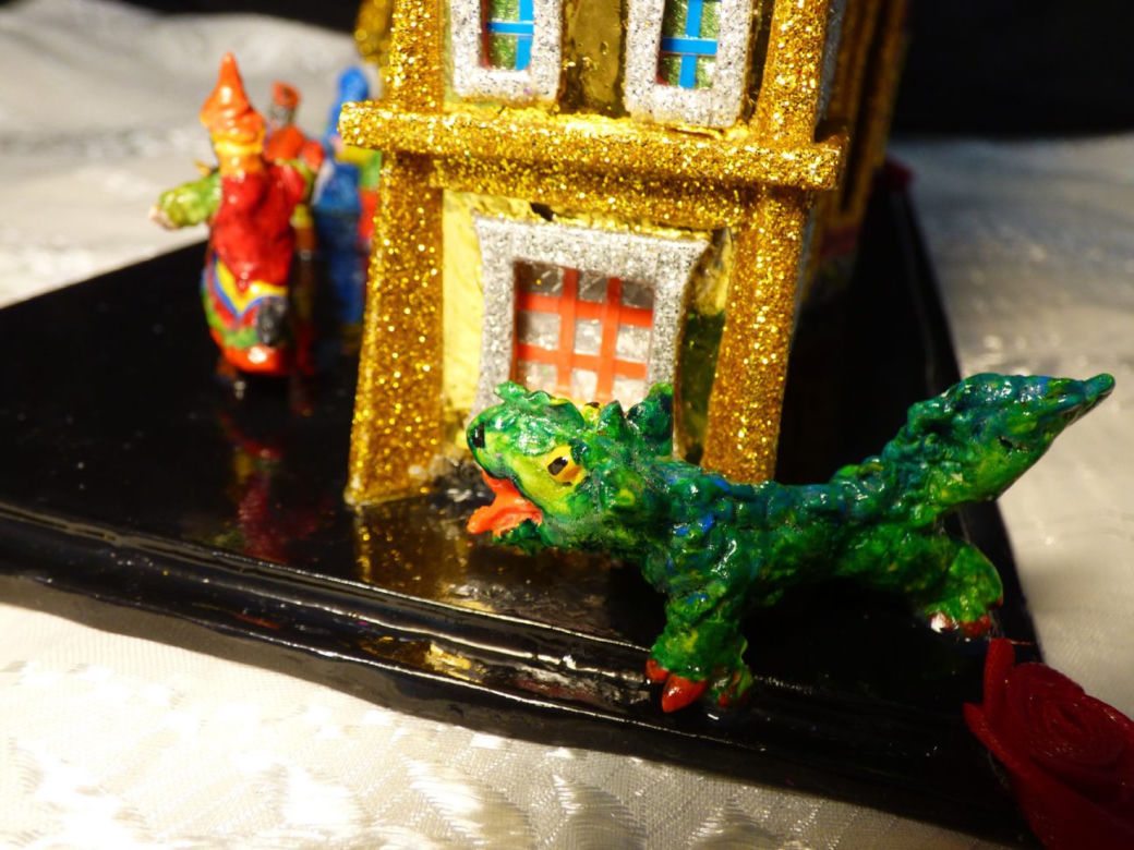Miniatury szopek krakowskich zamyka w butelce