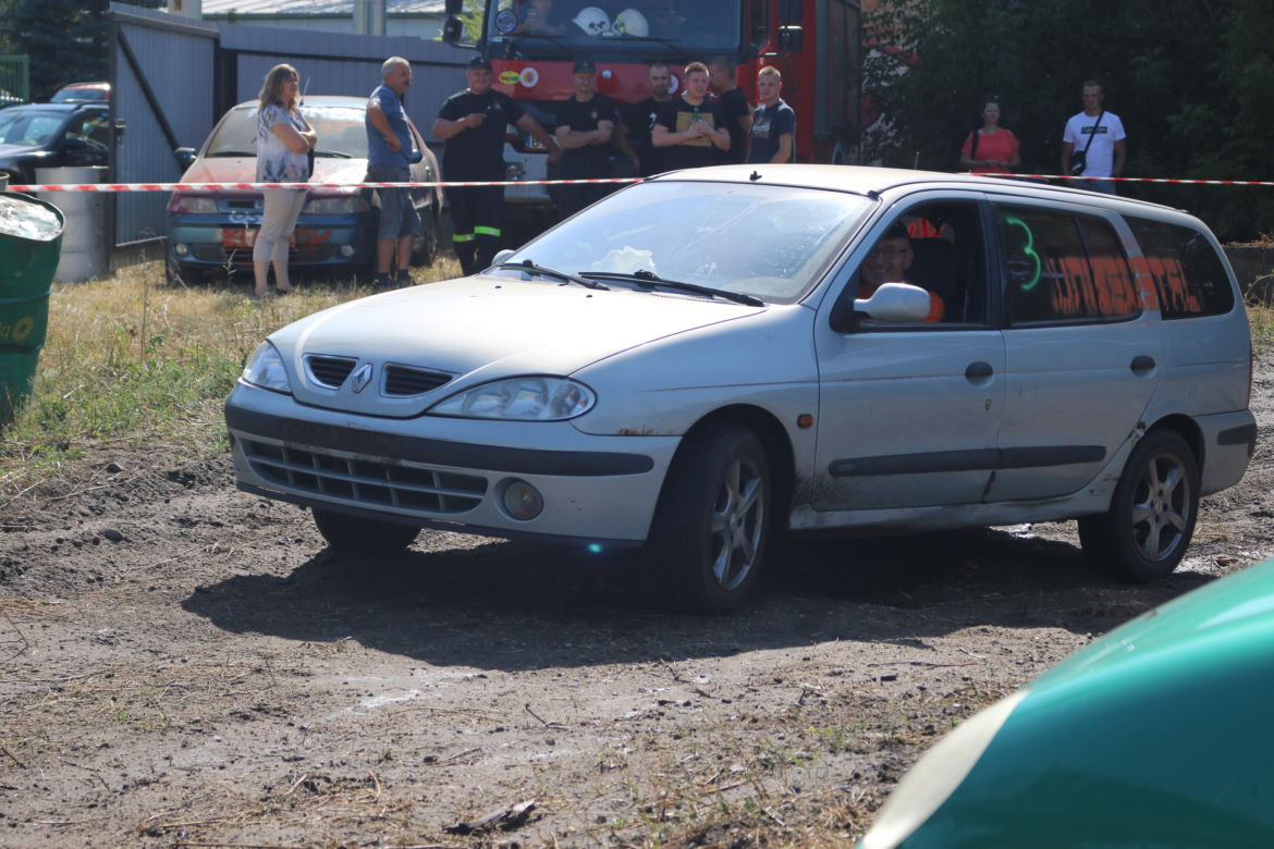 Charytatywny Wrak Race. Andrzej z Plutycz i Adam Kraśko zbierali pieniądze dla chorej Dominiki