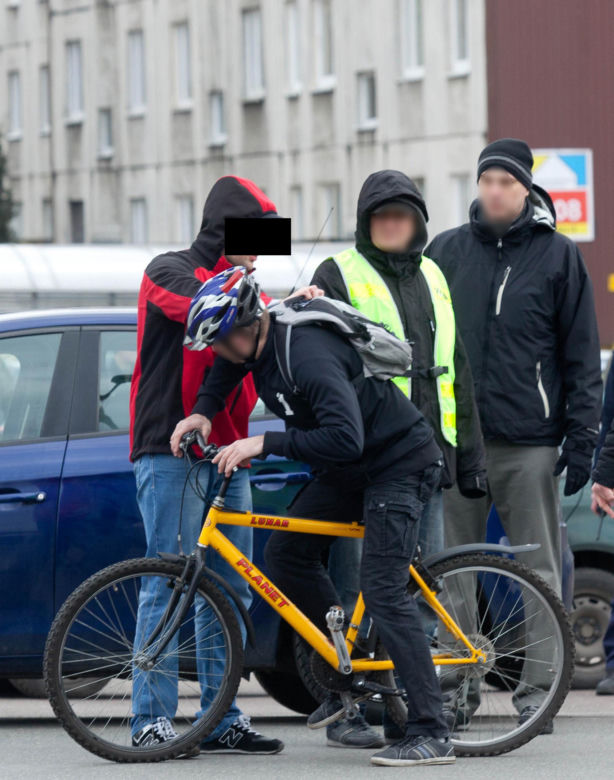 Wepchnęli Piotra pod autobus z zemsty. Tragedia w Pabianicach