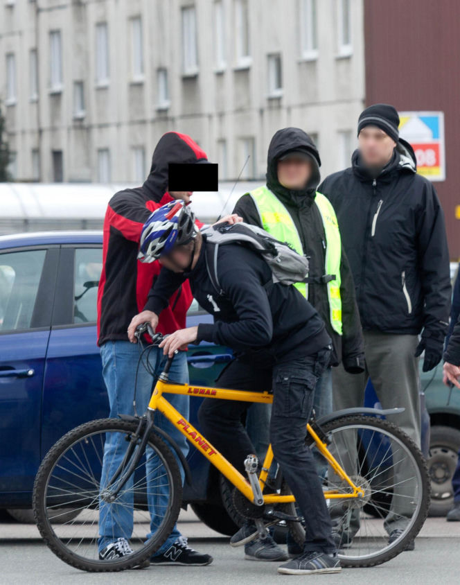 Wepchnęli Piotra pod autobus z zemsty. Tragedia w Pabianicach