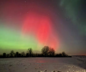 Niesamowite zjawisko nad Świętokrzyskim. Zorza polarna rozświetliła niebo!