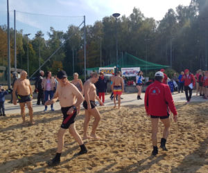 „Kąpiący się zimą Olsztyn” zainaugurowali sezon zimowych kąpieli