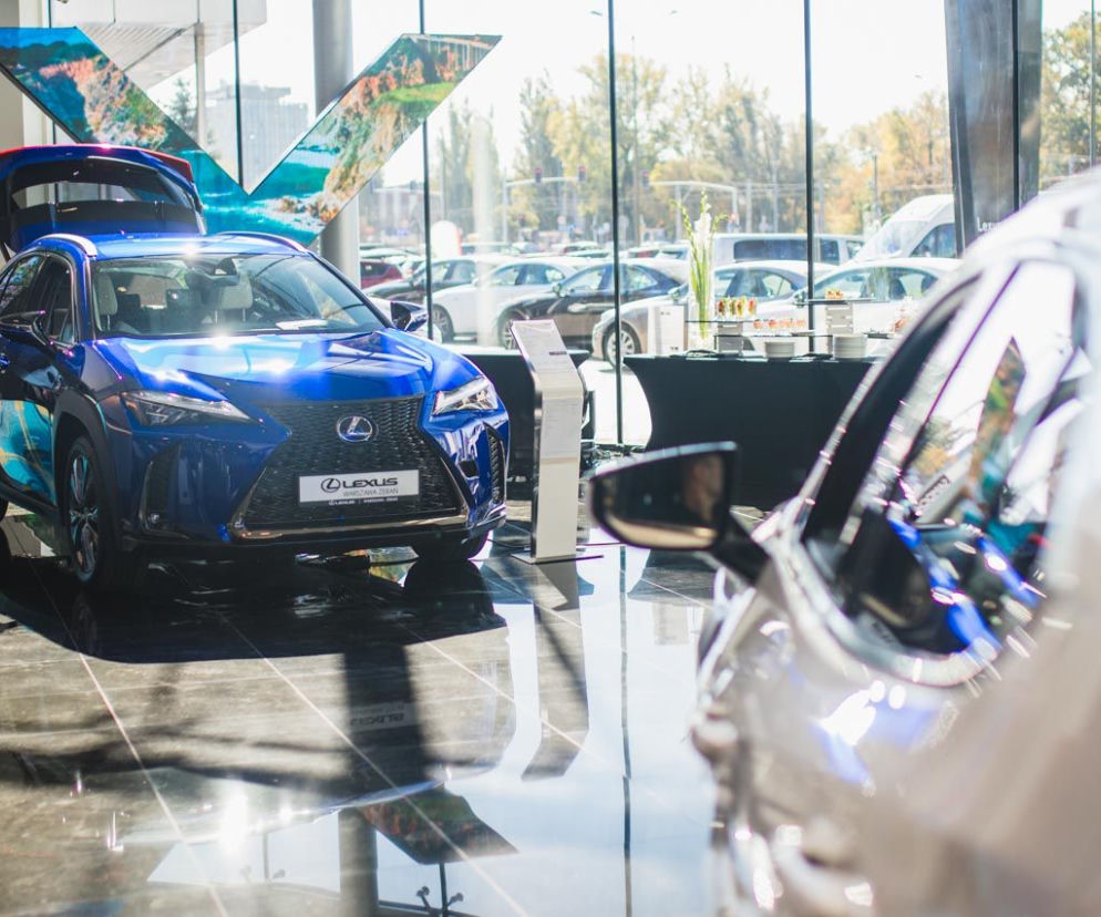 Lexus UX już w polskich salonach