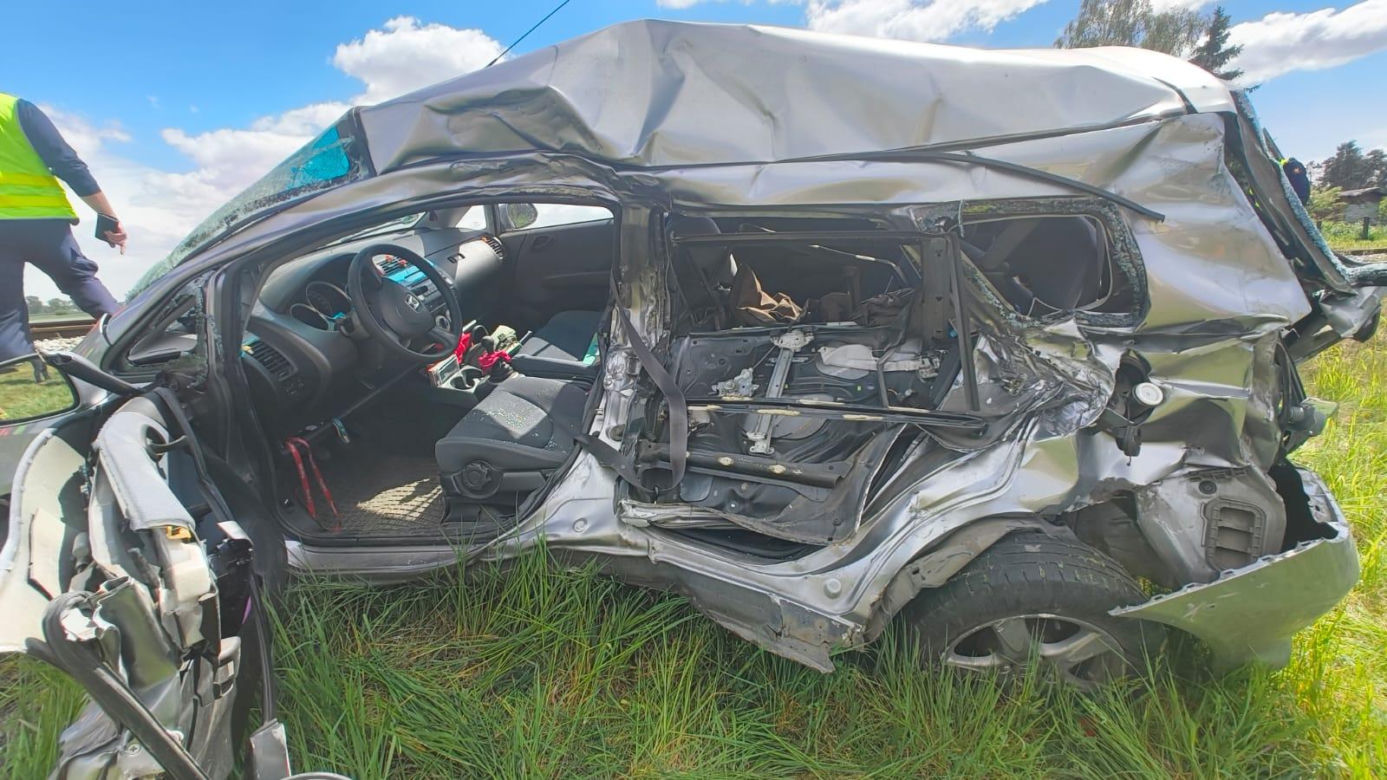 Wypadek w Strzyżewicach. Osobówka zderzyła się z drezyną