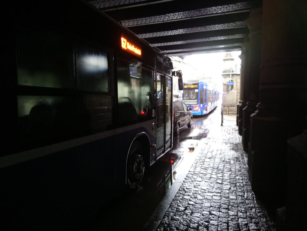 Kraków całkowicie sparaliżowany przez ulewy 23.05.2019: zalane drogi, brak prądu, nie kursują tramwaje