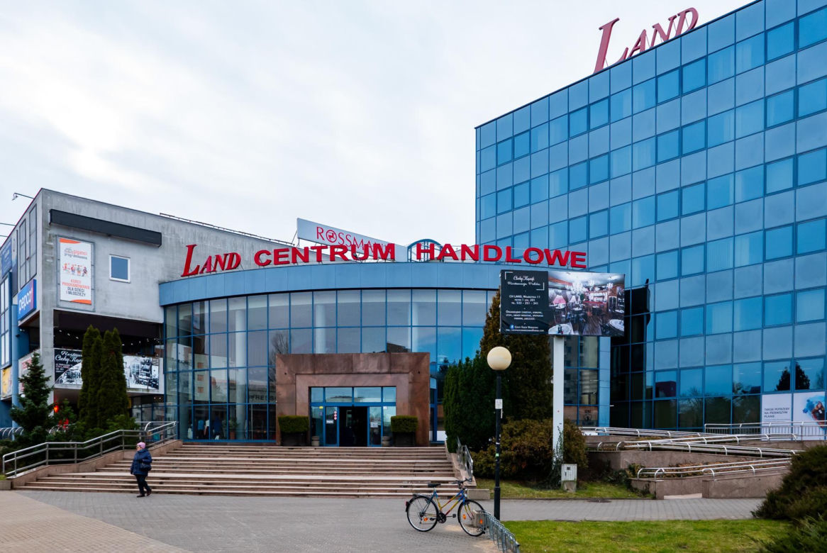 Centrum handlowe Land przy metrze Służew w Warszawie