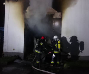 Pożar hali magazynowej w Suchym Lesie koło Poznania