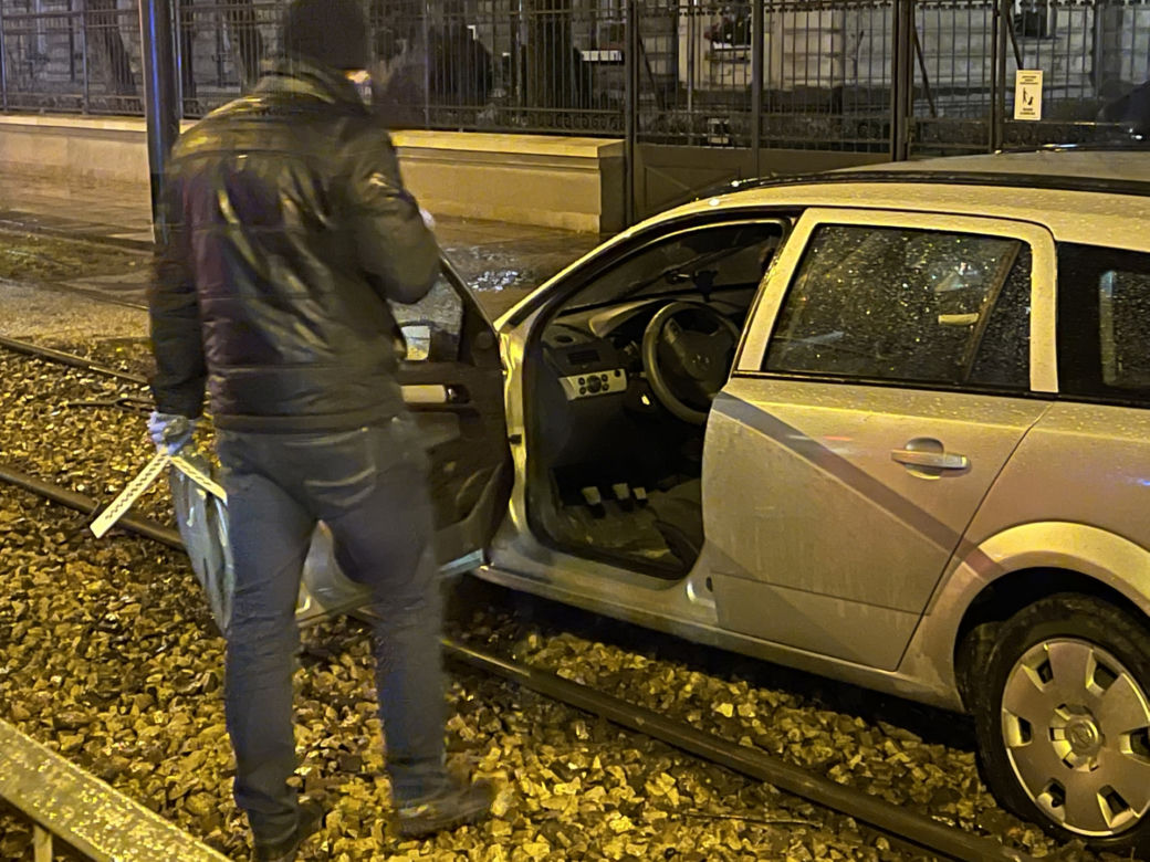 Taksówkarz zaatakowany nocą. Awantura z pościgiem w centrum Warszawy