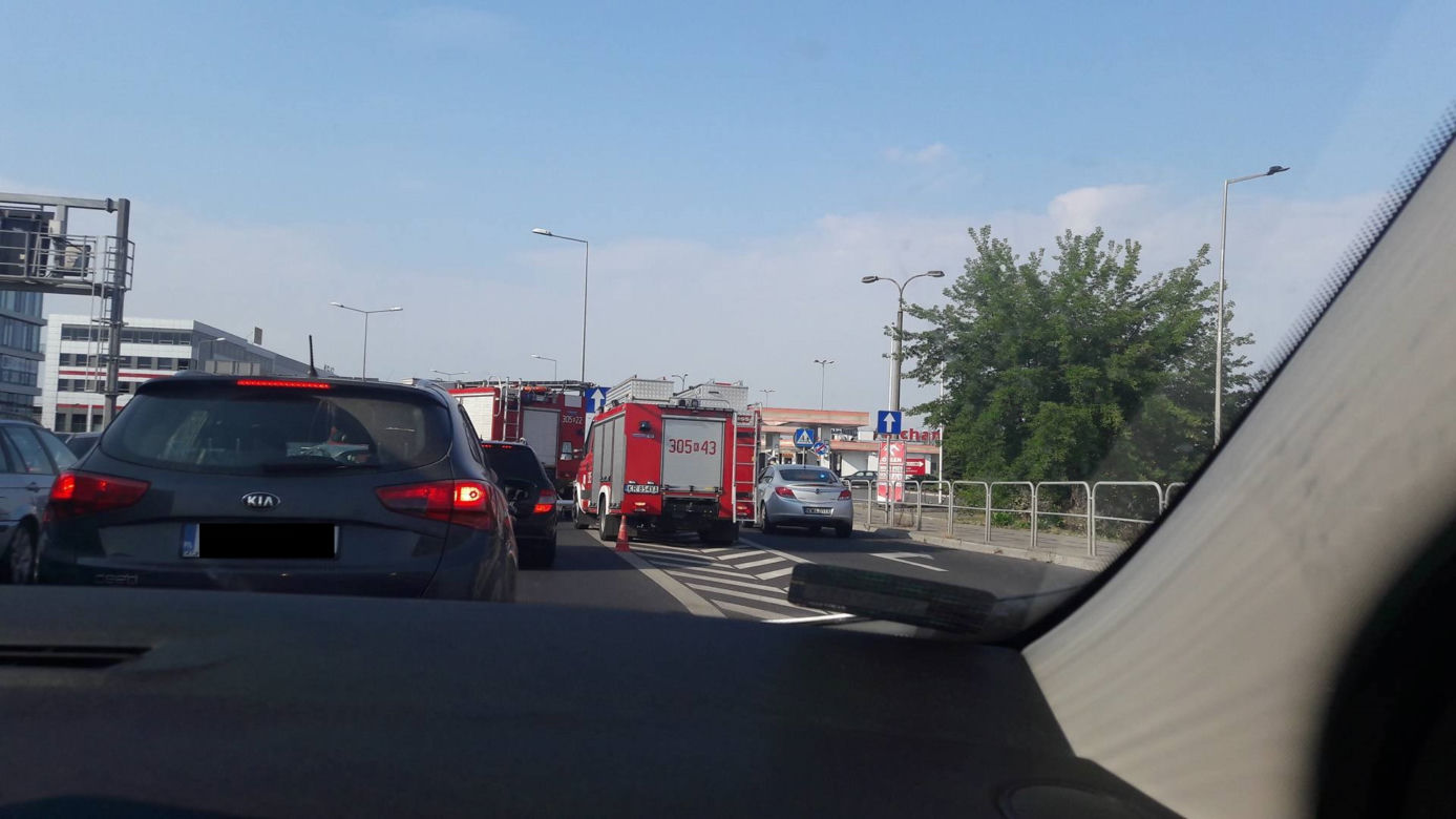 Kraków: Groźny wypadek na ul. Jasnogórskiej! Dachował samochód osobowy [ZDJĘCIA]