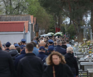 Porwali i skatowali Adriana z Ciechanowa. Bliscy żegnają 23-latka