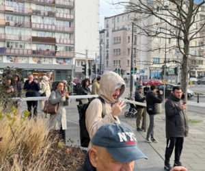 Lądowanie śmigłowca LPR w centrum Warszawy