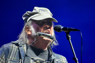 Neil Young nie zatrzymuje się i nagrywa kolejny album. Jak dotąd mamy osiem nowych utworów
