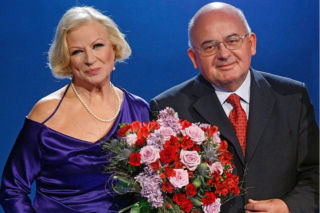 Był miłością jej życia. Bożena Dykiel męża poznała w... Japonii! Spędzili razem 50 lat!