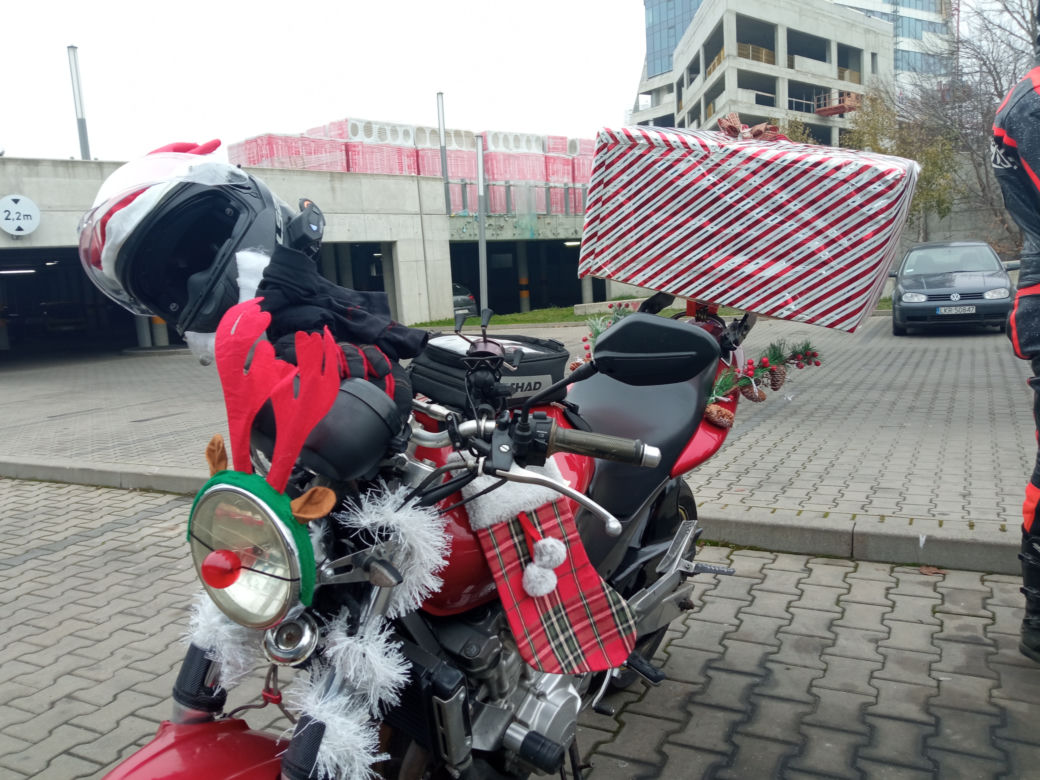 Motomikołajki Podkarpacie 2022. W sobotę Mikołaje wyjechali do Domu Dziecka w Nienadowej
