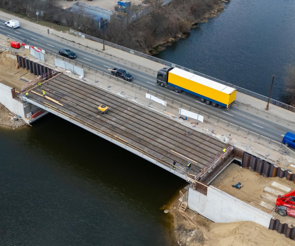 Nowy most w Warszawie za 24 mln zł. Stalowy kolos powstaje na Białołęce