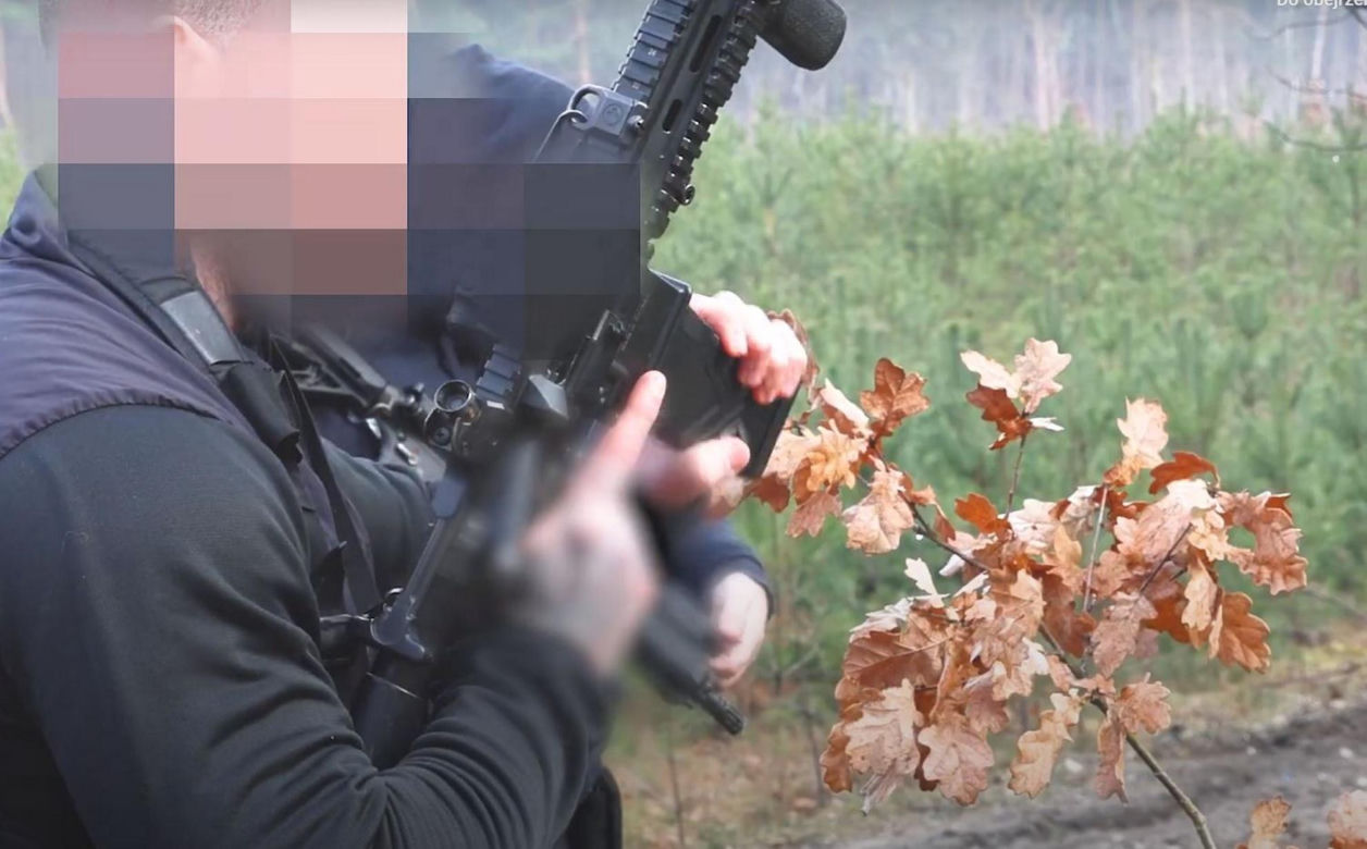 „Belmondziak” w rękach policji. Przez dwa lata ukrywał się za granicą. Zatrzymali go Łowcy Cieni