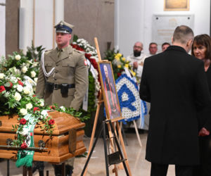 Karol Nawrocki na pogrzebie Jacka Magiery