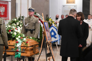 Karol Nawrocki na pogrzebie Jacka Magiery