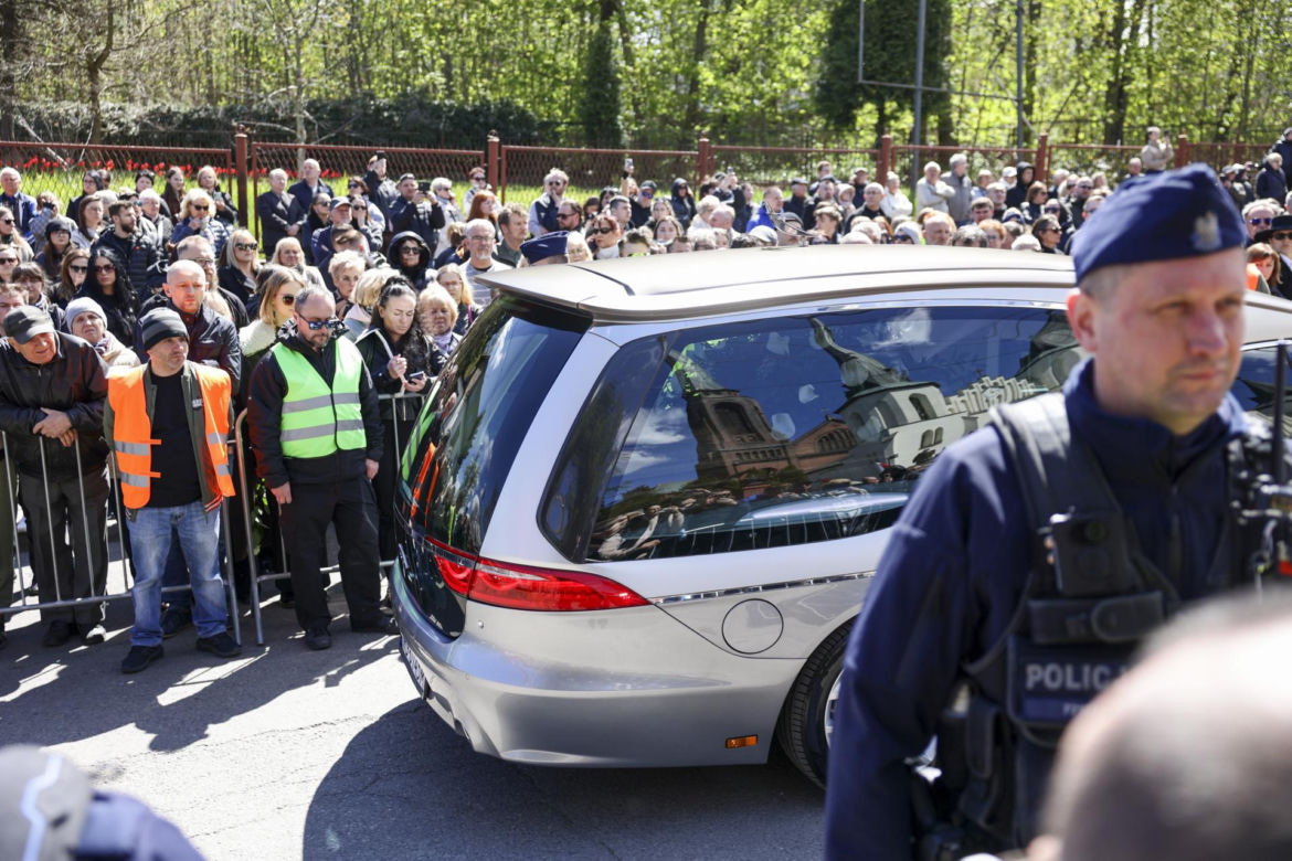 Poświęcił im swoją kampanię wyborczą. Przyszły na pogrzeb Łukasza Litewki. Oczy od razu się zaszkliły
