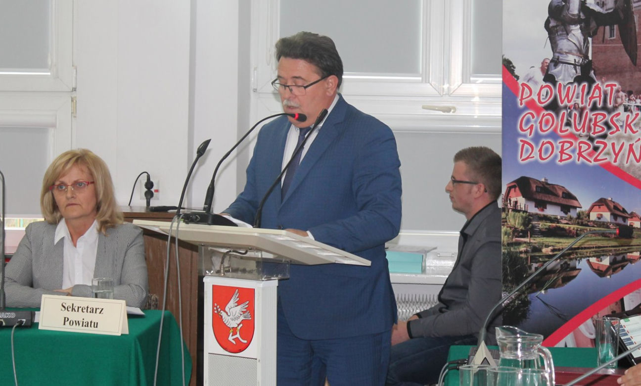Rój pszczół zaatakował auto