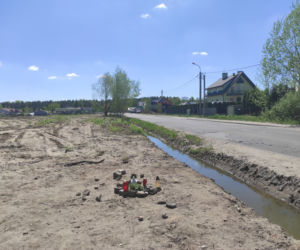 Znicze na miejscu tragedii w Krupiej Wólce