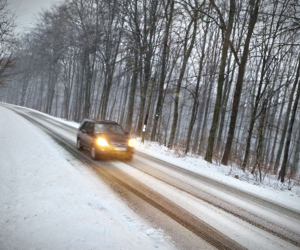 Trudne warunki na drogach w całej Polsce. GDDKiA apeluje do kierowców