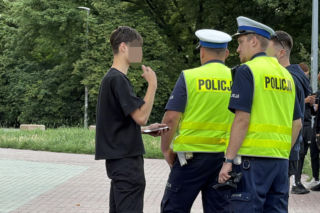 17-latek wjechał hulajnogą w małe dziecko. Nie odjechał daleko
