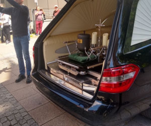 Pogrzeb Jerzego Pilcha w Kielcach. Przyjechali min. Grzegorz Turnau i Jan Nowicki	
