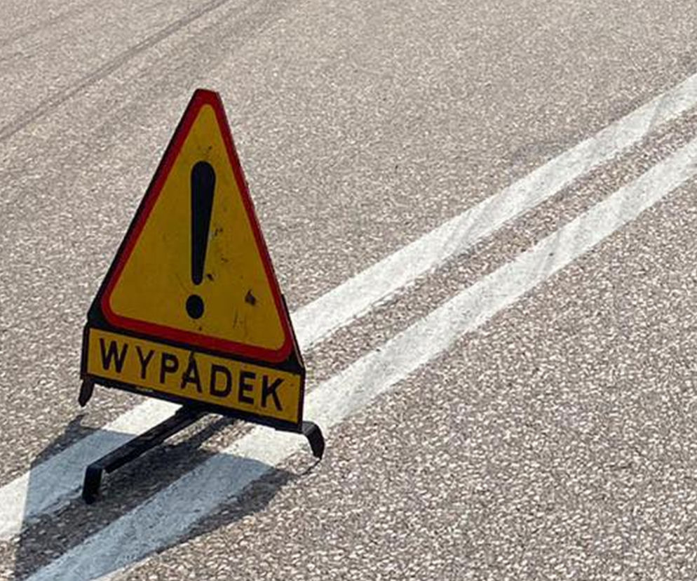 Osobówka zderzyła się z ciągnikiem. Kobieta nie żyje. Tragiczny wypadek w Główczycach