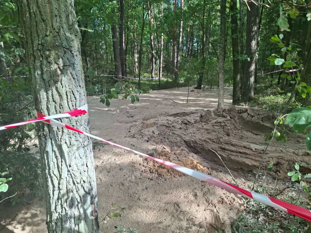 Tajemnicza maź zalała las pod Starachowicami. Policja i leśnicy badają sprawę