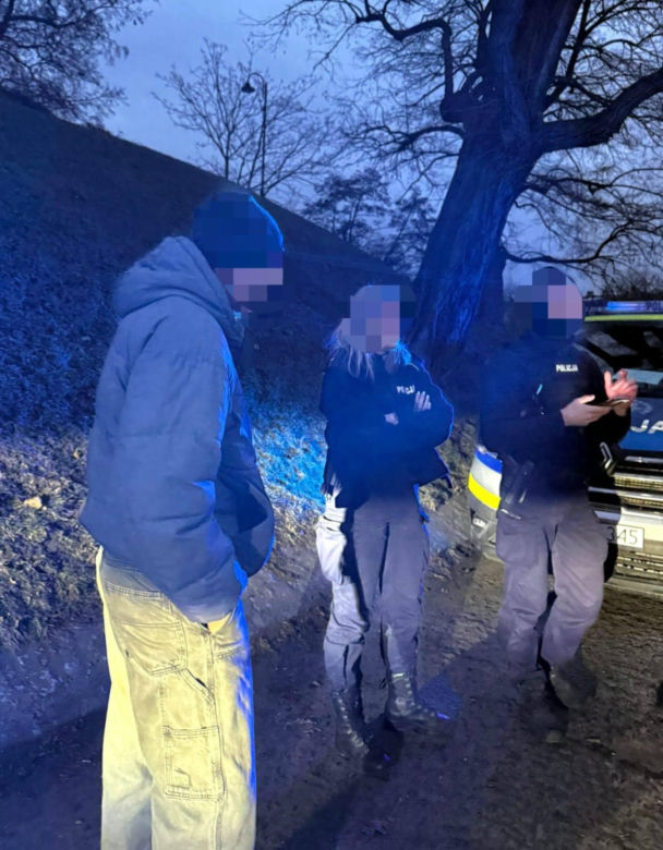 Dzieci weszły na lód na Odrze. Sekundy od tragedii we Wrocławiu