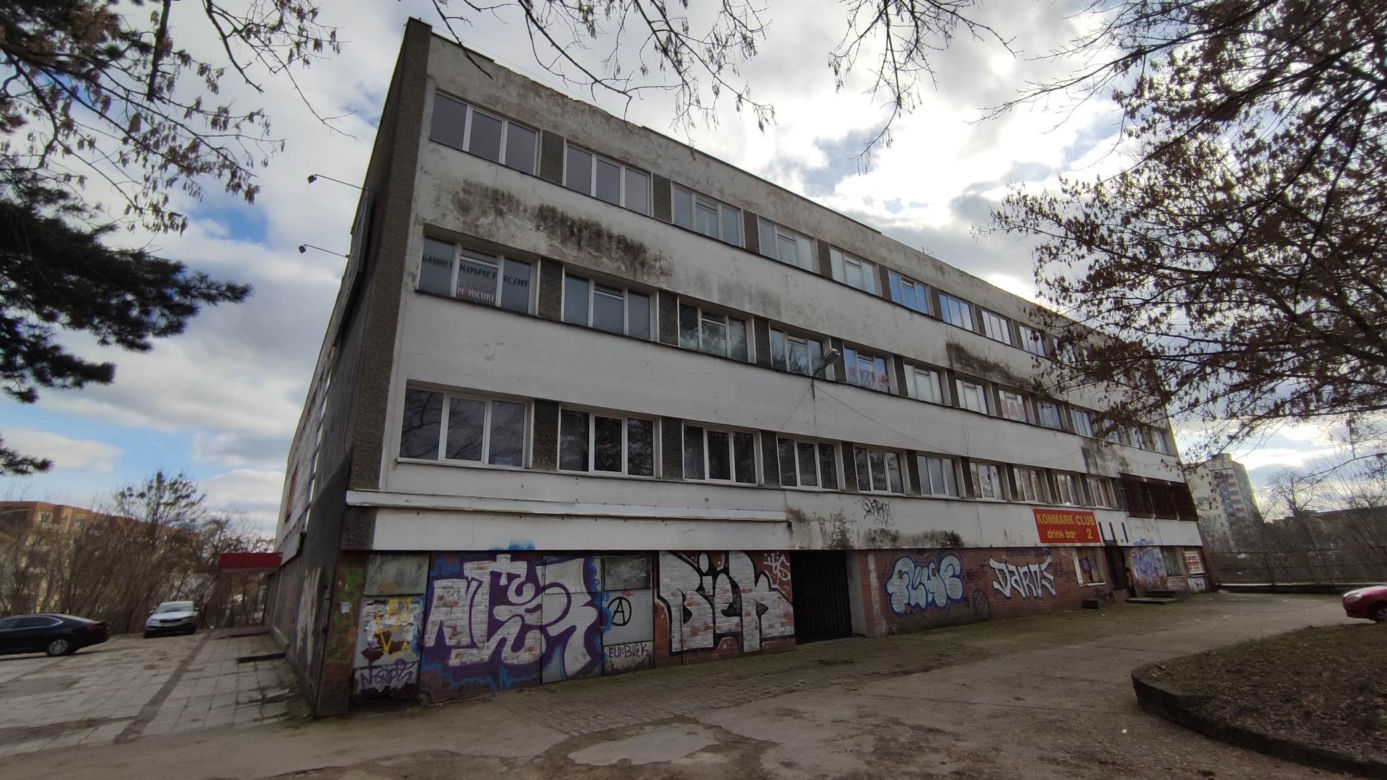 Uniwersam w centrum Torunia. Teren przestanie straszyć?