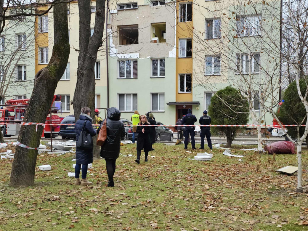 Potężna eksplozja gazu w Rzeszowie! Z mieszkania wyleciały wszystkie okna [ZDJĘCIA]
