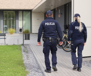 Policja znów pojawi się w szkołach! Komenda Główna zapowiada kolejne patrole od poniedziałku