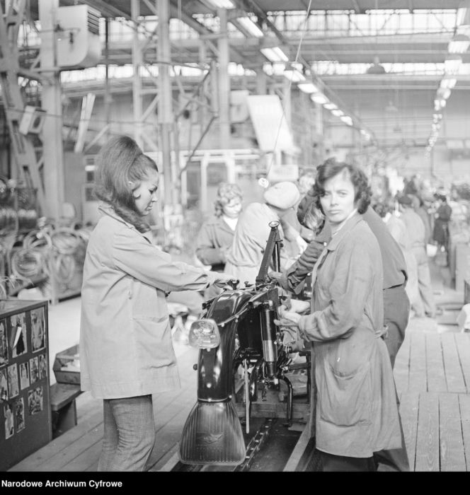 QUIZ PRL. Czy się stoi, czy się leży, trzy tysiące się należy. Tak pracowano w PRL-u