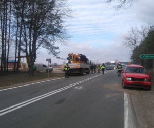 Ostrówek. Wypadek na DK 8. Zderzyły się 3 pojazdy. Dwie osoby ranne [ZDJĘCIA]