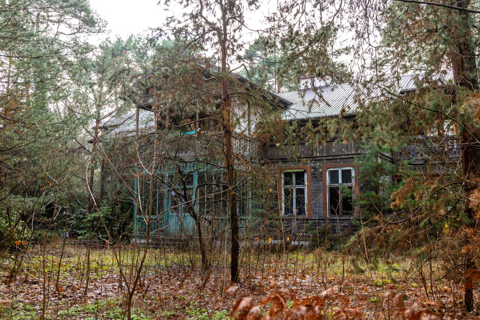 Opuszczona willa w Konstancinie