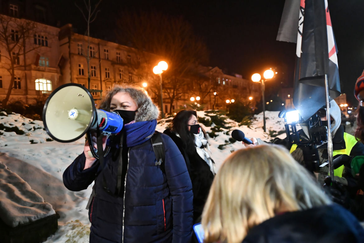 Trwa Strajk Kobiet 20.01.2021. Protest przeniósł się przed Sejm 