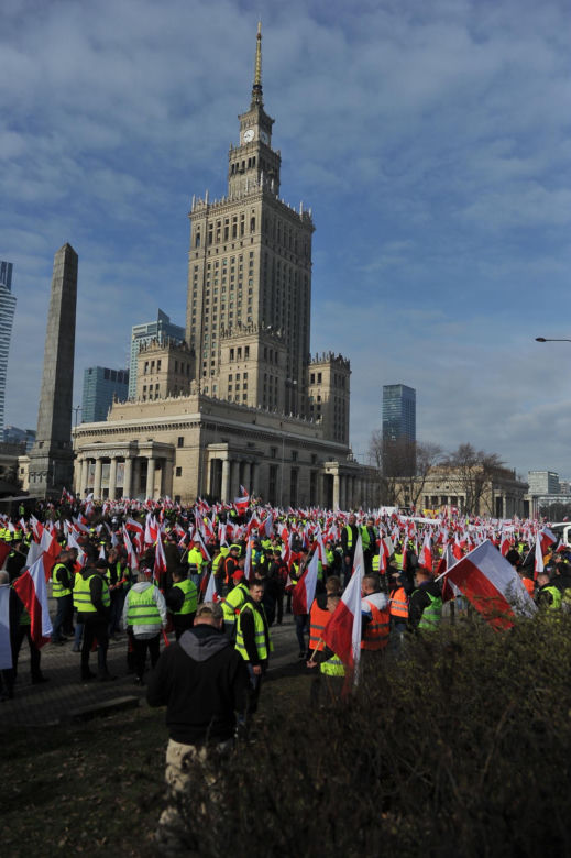 Protest Rolników w Warszawie, gorąco pod PKiN