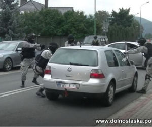 Zabójstwo w Pieszycach. Tak policja szukała ukrytych zwłok