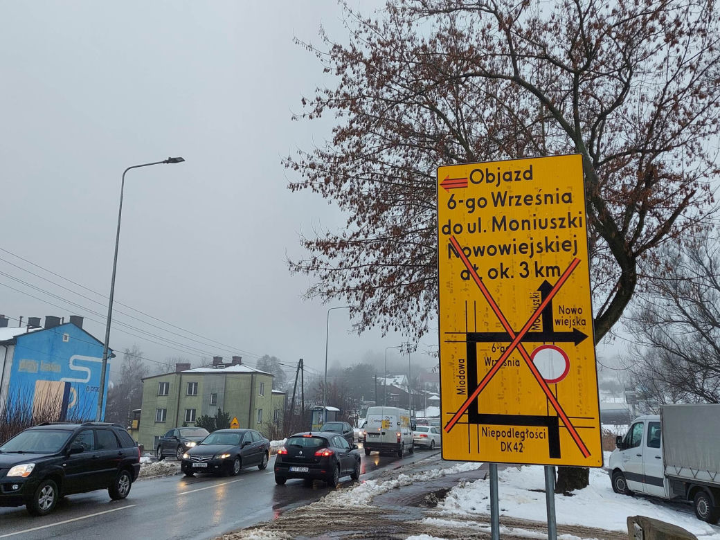 Zamykają ulicę Moniuszki. Przed nami kolejny etap budowy ronda
