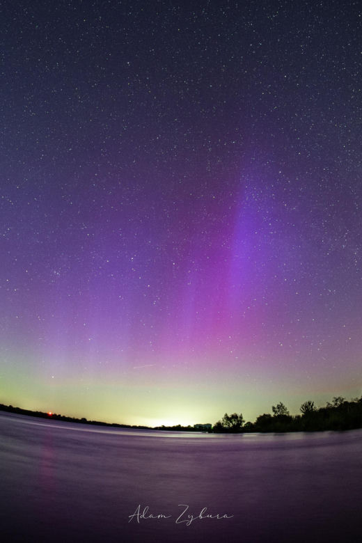 Tak wyglądała zorza polarna na niebie między Bydgoszczą a Toruniem. Miłośnicy astronomii zrobili niesamowite zdjęcia! 