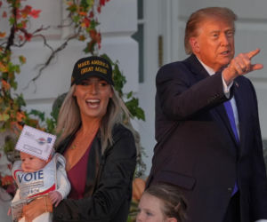 Cukierek albo psikus! Trump zaskoczył pod Białym Domem