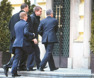 SZOK! Tusk  pracował  w  sobotę!