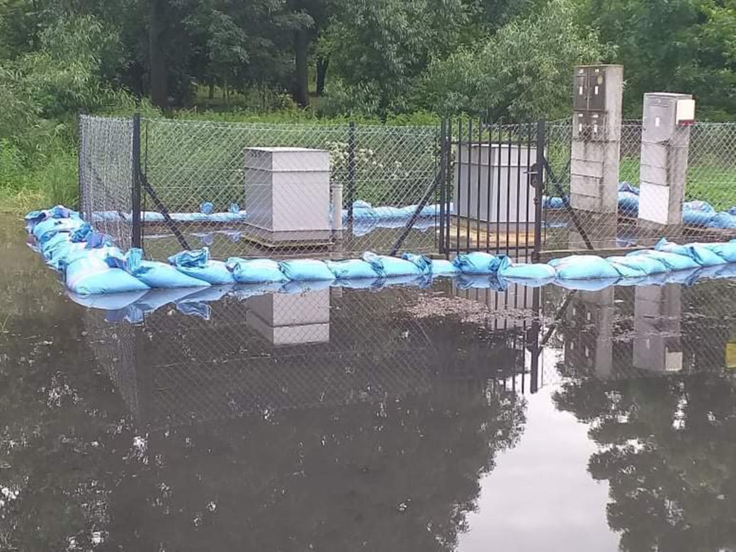 Cała wieś buduje wały przeciwpowodziowe