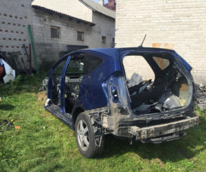 Zlikwidowano dwie dziuple pod Warszawą, odzyskano mazdę i trzy toyoty