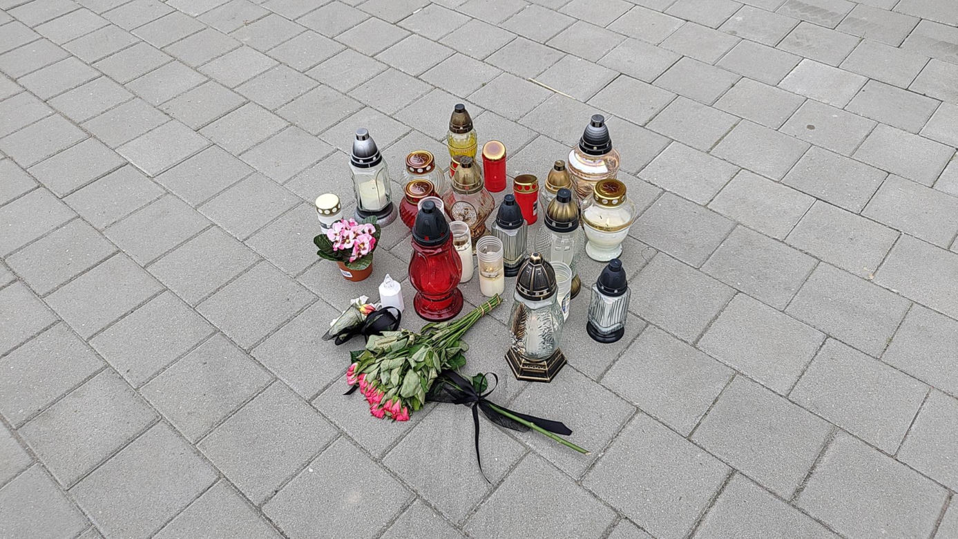 Nastolatkowie skatowali Marcina na Dniach Sosnowcach. W miejscu tragedii pojawiły się znicze  Sosnowca*