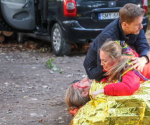 Na Wspólnej, odcinek 3390: Wstrząsające pożegnanie Darii ze zmarłym Adamem. Nie uwierzy w śmierć ukochanego - ZDJĘCIA, ZWIASTUN