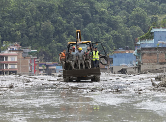 Horror w Nepalu. Odnaleziono zwłoki 270 osób. 1300 zaginionych!