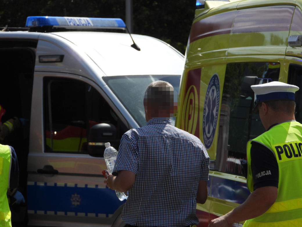 Wjechał w ludzi jak w pachołki. Dwie osoby nie żyją, inni walczą o życie w szpitalu